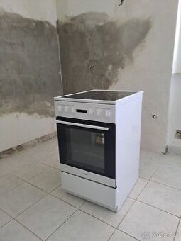 Sporák se sklokeramickou deskou
