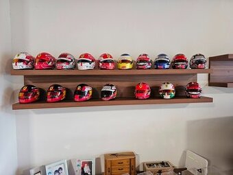 Prodám helmy 1:2 pilotů Ferrari