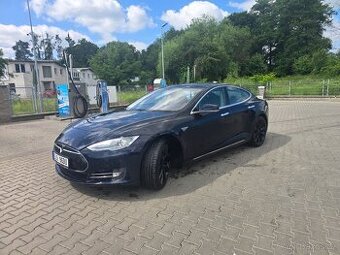 Tesla model s Free Supercharger