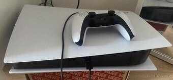 PS5 s ovladačem
