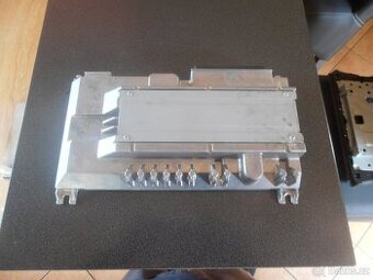 81A 035 223 zesilovač pro sound systém Superb 3