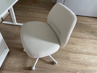 Pohodlná kancelářská židle na koleckach
