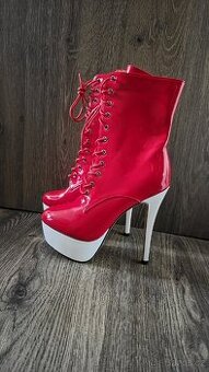 Lakované kozačky vel.38