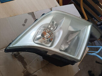 Přední světlomet Ford Tranzit 2006-2013-pravý - kompletní