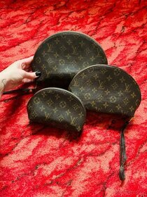 Sada 3 kosmetických taštiček plus kšiltovka