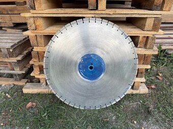 Prodám diamantový řezný kotouč 700mm