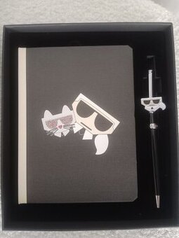 Zápisník+propiska Karl Lagerfeld