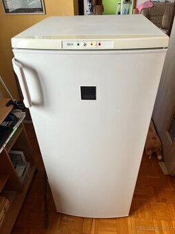 Prodám mrazák Zanussi ZFU19400WA – výborný stav