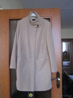 Béžový zimní kabát zn. Mango, L/40, 62% vlny