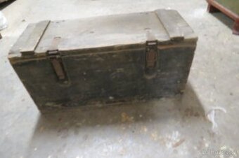 Stará vojenská bedna