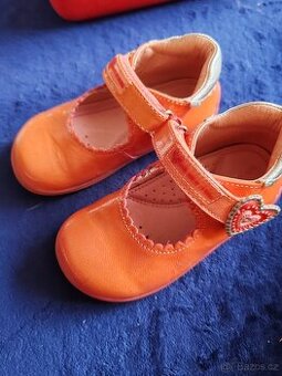 Dětské lakované střevíčky vel. 24