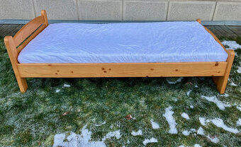 Jednolůžková postel z masivu 90x200cm, rošt, vysoká matrace