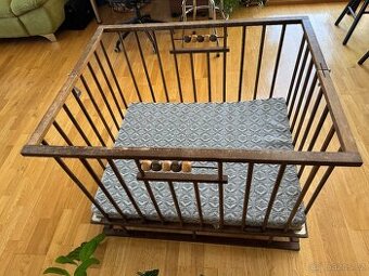 Dětská dřevěná ohrádka, skládací a velmi stabilní