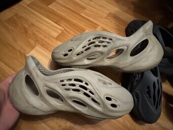 Yeezy Foam RNNR Stone Sage vel. 46