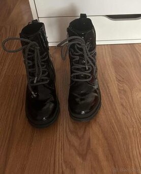 Kotníčkové boty Baťa