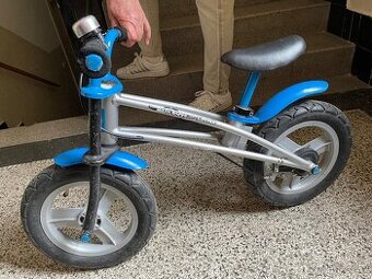 Chlapecké odrážedlo s nafukovacími koly