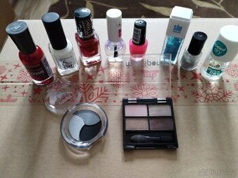 Laky na nehty + oční stíny