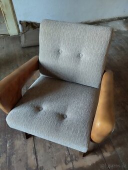 Staré retro křeslo