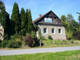 Prodej stavebního pozemku 818 m², domu a stodoly v Březině