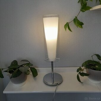 Skleněná stolní lampa Eglo