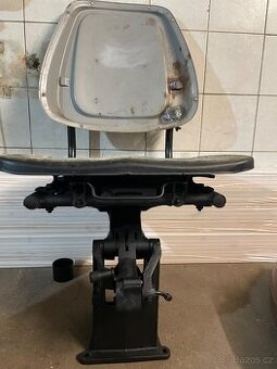 Sedačka na traktor