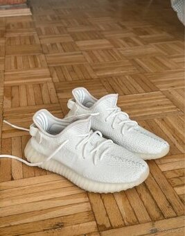 Yeezy Boost 350 v2 “Triple White” z USA