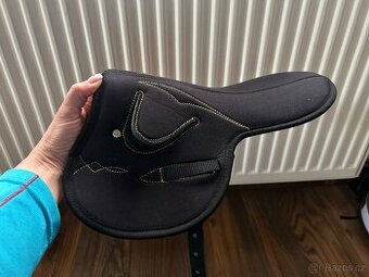 Dostihové sedlo 366g