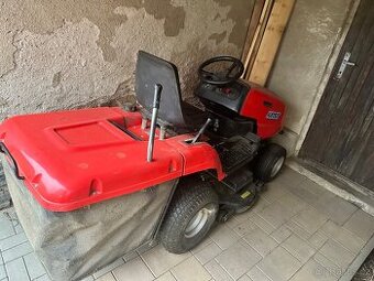 Zahradni traktor