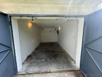 Pronájem garáže 19 m² s elektřinou (230/380 V) – klidná loka