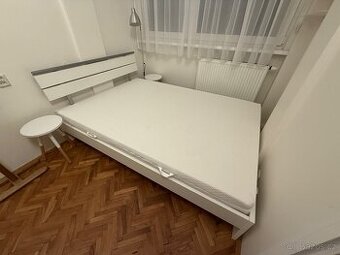 Prodám zánovní postel s pěnovou matrací