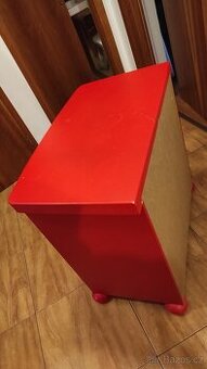 Dětská komoda IKEA – červenorůžová