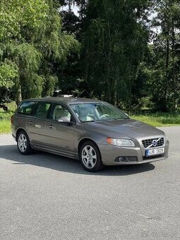 Volvo V70 III 2.4d D5 120kW, Manuál 6 rychlostí.