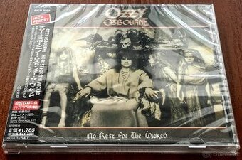 OZZY V CELOFÁNU NA KŘESLE - 1
