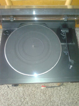 Gramofon Akai