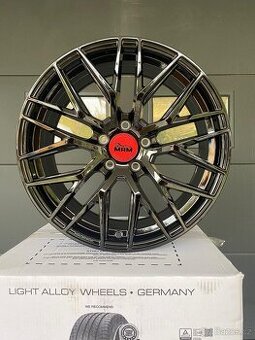 MAM RS4 R18 Black
