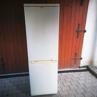 Lednička s mrazákem dole Whirlpool