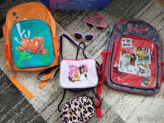 Batůžky, kabelky, deštník, brýle pro malou slečnu