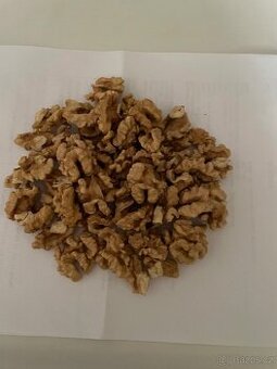 Loupané vlašské ořechy