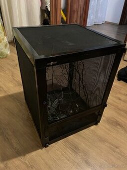 ⸻  Terárium pro chameleona – jako nové