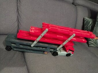 Mattel Hot Wheels Mega tahač