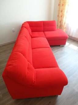 Rozkládací pohovka s úložným prostorem + taburet