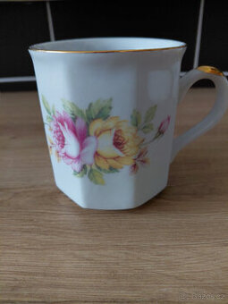 Retro krásný porcelánový hrnek