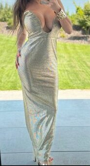 Zlaté společenské šaty