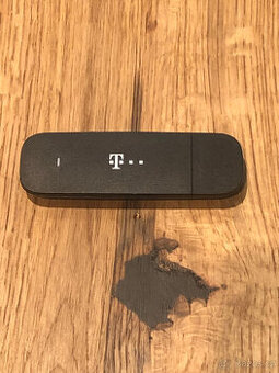 USB LTE/3G modem T-Mobile (na datovou SIM kartu)