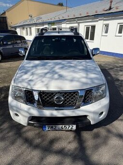 Nissan Navara 3.0 dCi V6 / 4x4 / DPH