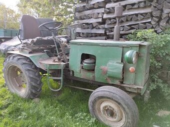 malotraktor domácí výroby s vlečkou