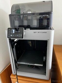 Bambulab x1c se zásobníkem AMS na 4 cívky