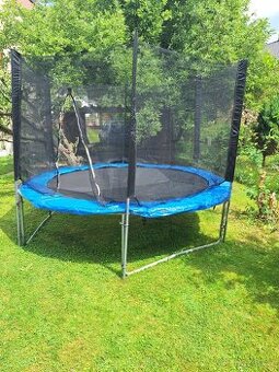 Trampolína