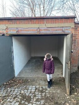 Pronájem garáže na Letné - ulice Lipová