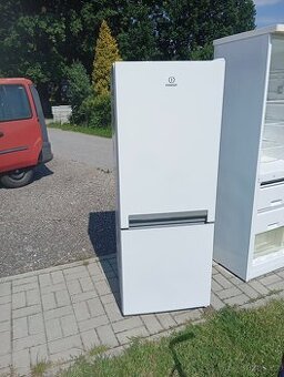 Kombinovaná lednice Indesit se zárukou